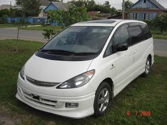 2003 Toyota Estima Photos