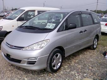 2003 Toyota Estima Photos