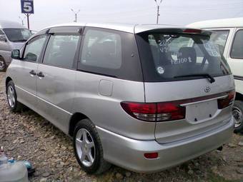 2003 Toyota Estima Photos
