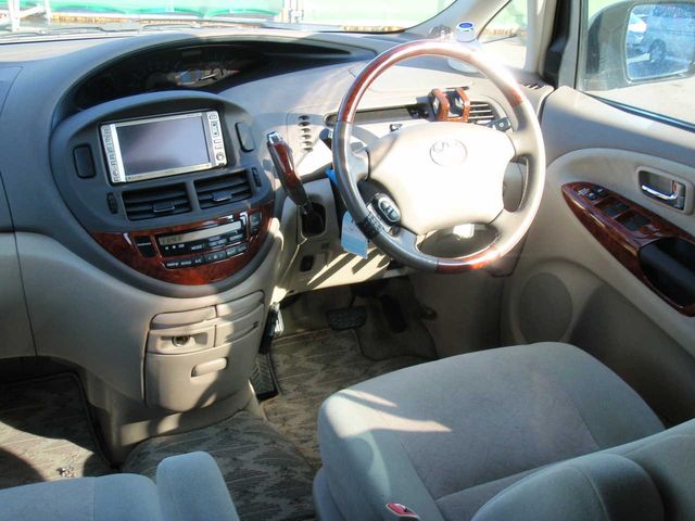 2004 Toyota Estima