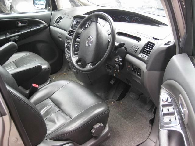2004 Toyota Estima