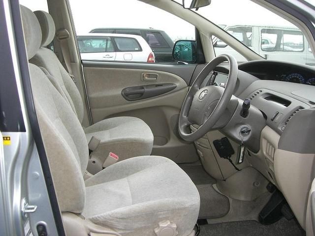 2004 Toyota Estima