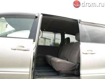2004 Toyota Estima Photos