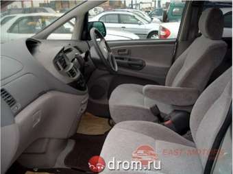 2004 Toyota Estima Photos