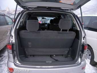 2004 Toyota Estima Photos