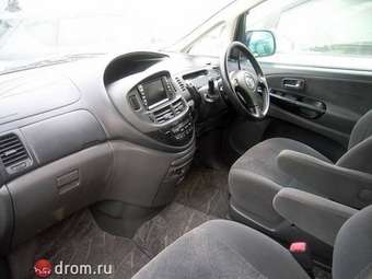 2004 Toyota Estima Pictures