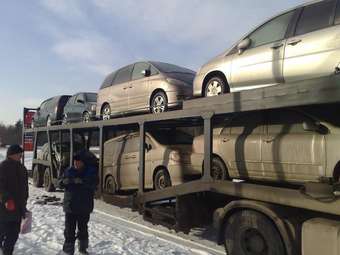 2004 Toyota Estima Pictures