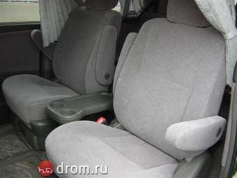 2004 Toyota Estima Pictures