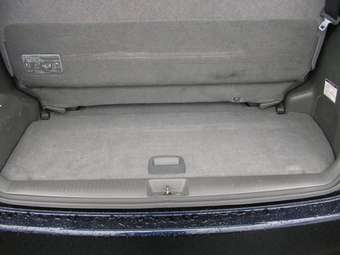 2004 Toyota Estima Photos