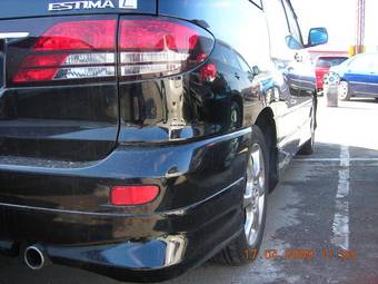 2004 Toyota Estima Pictures