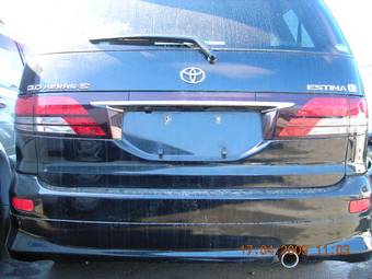 2004 Toyota Estima Photos