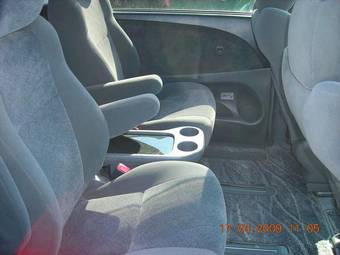 2004 Toyota Estima Pictures