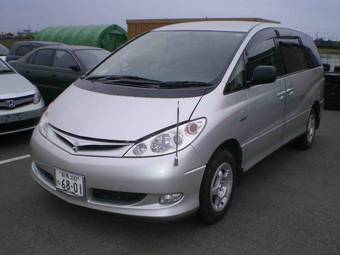 2004 Toyota Estima Photos