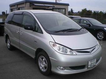 2004 Toyota Estima Photos