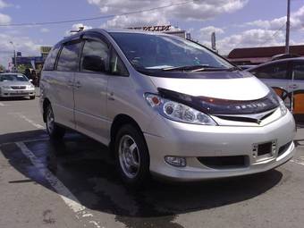 2004 Toyota Estima Photos