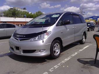 2004 Toyota Estima Photos