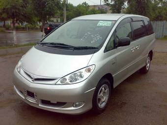 2004 Toyota Estima Photos