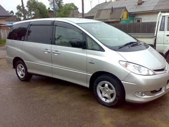 2004 Toyota Estima Photos