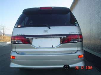 2005 Toyota Estima Pictures