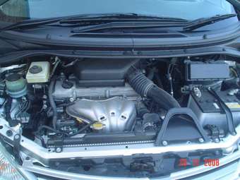 2005 Toyota Estima Pictures