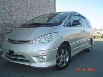 2005 Toyota Estima Photos