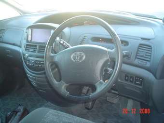 2005 Toyota Estima Photos