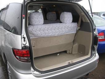 2005 Toyota Estima Pictures