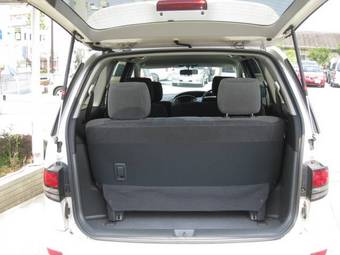 2005 Toyota Estima Photos