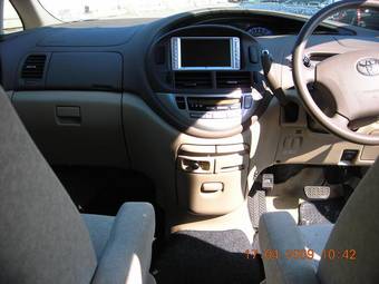 2005 Toyota Estima Pictures