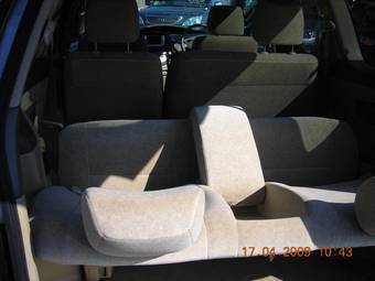 2005 Toyota Estima Pics