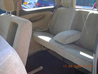 2005 Toyota Estima Pictures