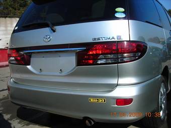 2005 Toyota Estima Pictures
