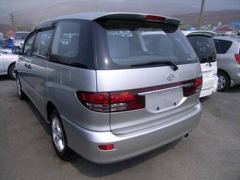 2005 Toyota Estima Photos