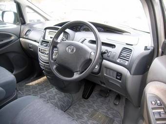 2005 Toyota Estima Images