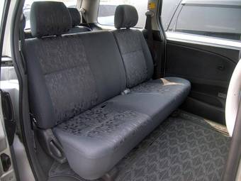 2005 Toyota Estima Pictures