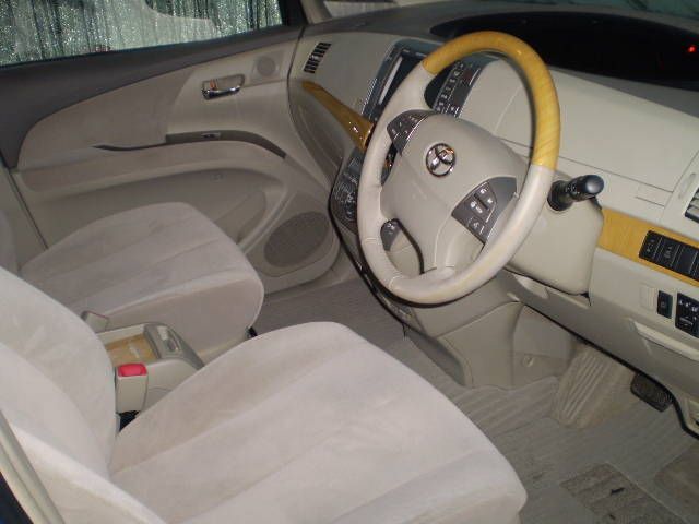 2006 Toyota Estima