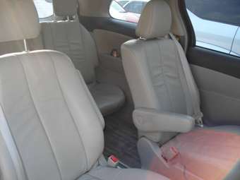 2006 Toyota Estima Photos