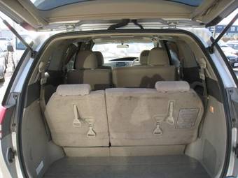 2006 Toyota Estima Photos