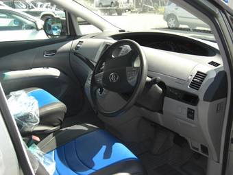 2006 Toyota Estima Pictures