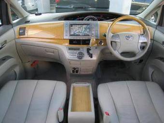 2006 Toyota Estima Photos