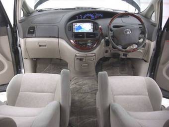 2006 Toyota Estima Pics