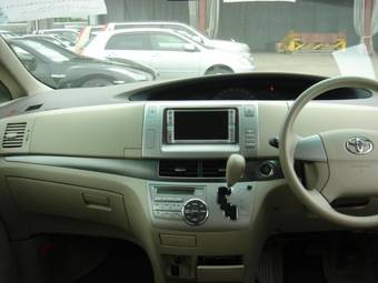 2006 Toyota Estima Photos