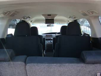 2010 Toyota Estima Pictures