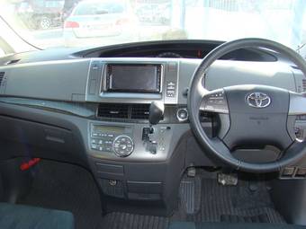 2010 Toyota Estima Pics