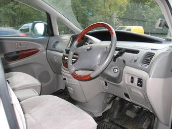 2002 Toyota Estima Emina Pictures