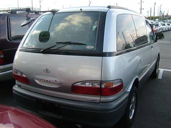 Toyota Estima Lucida