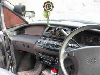 Toyota Estima Lucida