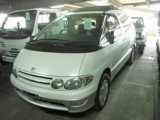1999 Toyota Estima Lucida Pics