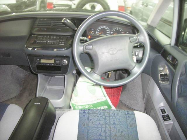 1999 Toyota Estima Lucida Pictures