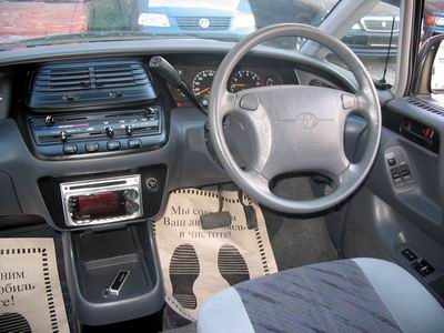 1999 Toyota Estima Lucida Pictures